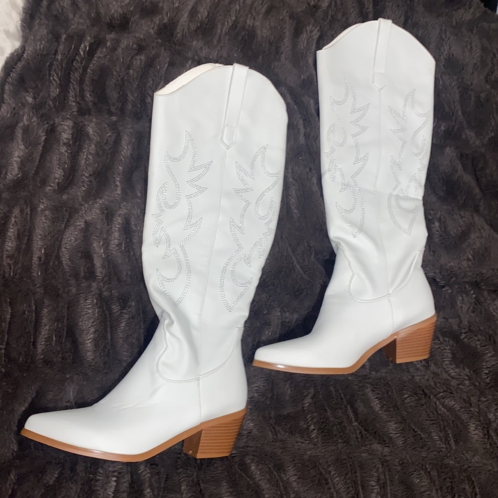 🪼Adorable NWOT white cowboy boots! - Picture 7 of 10
